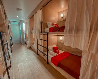 RedDoorz Hostel near Lippo Mall Kuta - Kuta - Habitación