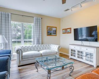 Fox Ridge Farmhouse - Hill Country Getaway! - San Marcos - Sala de estar