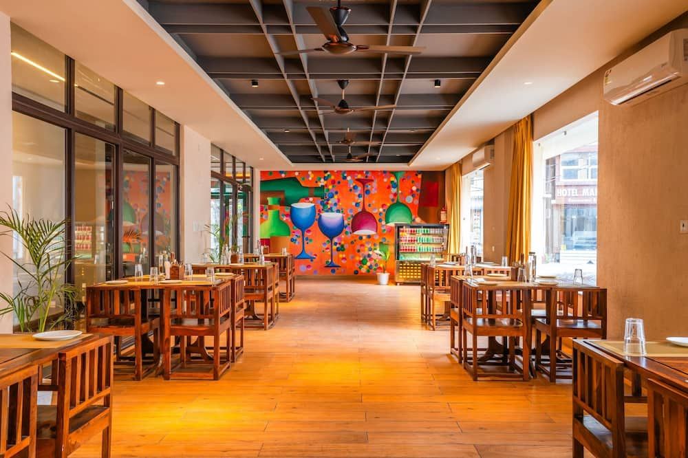 Moustache Select Rishikesh - רישיקש - מסעדה