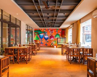 Moustache Select Rishikesh - רישיקש - מסעדה