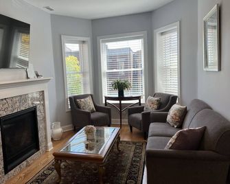 Wrigleyville Inn - Chicago - Living room