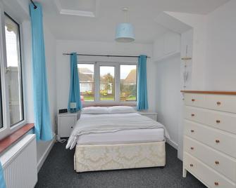 Family & Pet Friendly Home Direct On A Lovely Sandy Beach - New Romney - Bedroom