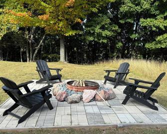 Sadie Shores - Grand Marais - Patio