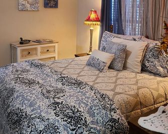 Cozy one bedroom apartment in historical district - Amarillo - Bedroom