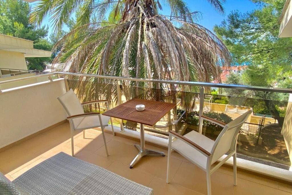 Rahoni Cronwell Hotel by Diomedes Group