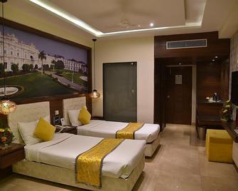 Hotel Landmark - Gwalior - Bedroom