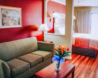 Rodeway Inn & Suites Lake Havasu City - Lake Havasu City - Wohnzimmer