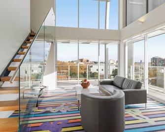 آدج هوتل آند ريزيدنسيز - سيدني - غرفة معيشة