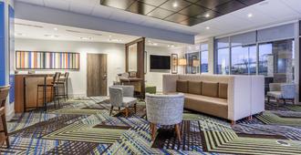 Holiday Inn Express & Suites Florence - Cincinnati Airport - Florence - Lounge
