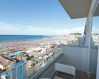 Luxor Beach Boutique Hotel Cattolica - Cattolica - Balcony