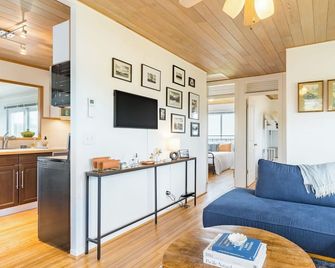 Swan Lake Cottage by Avantstay Views Fir - Oak Harbor