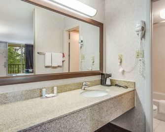 Economy Inn - Williamsburg