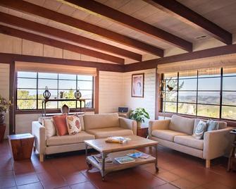 Time Honored Adobe Home - Sweeping Ocean View. - Carmel-by-the-Sea - Living room