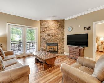 Baskins Creek Condos - Gatlinburg - Living room