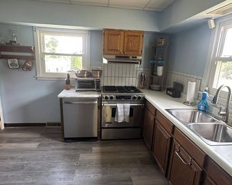 Quiet 2 bedroom house moments outside of Greenville - Greenville - Cocina