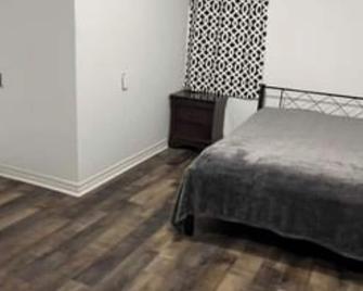 Cozy studio, close to shopping malls and bus stops - Montreal - Bedroom