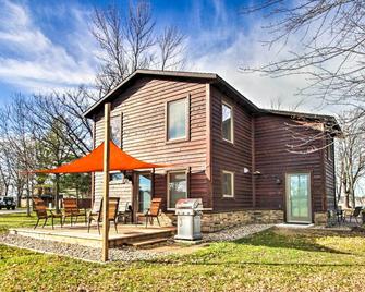 Remote Retreat Cozy Home with Big Pine Lake Access! - Perham - Edificio