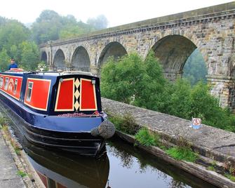 Narrowboat - Sleeps 6 - Columbina - Stockport - Building