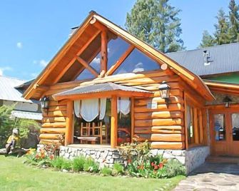 Hostería Traunco - Villa La Angostura - Edificio