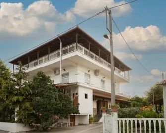 Gravanis Studios - Platamon - Building