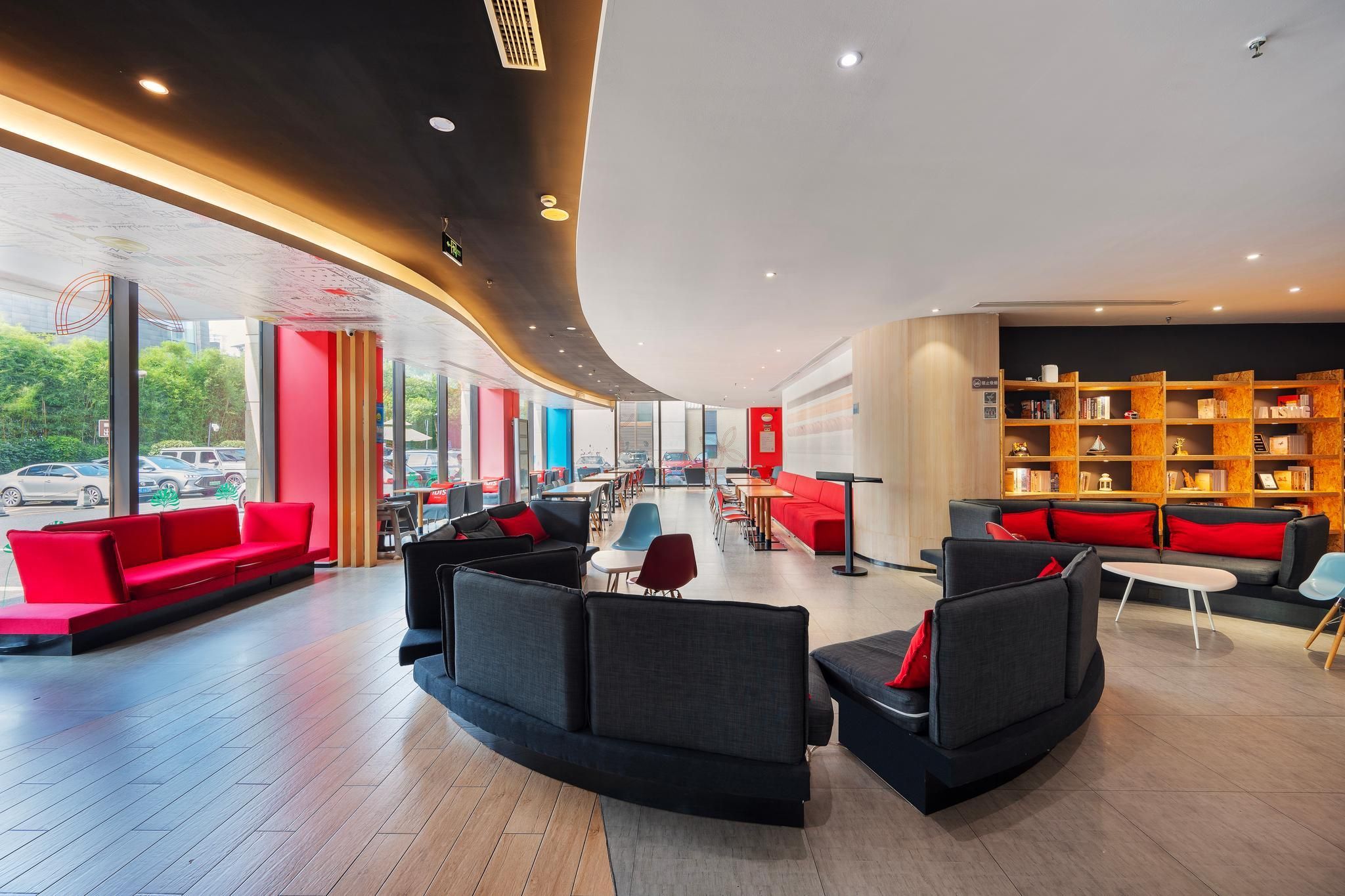 Ibis Shanghai New International Expo Center Lianyang Branch