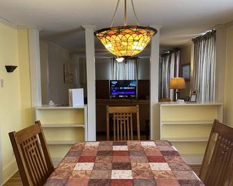 Convenient Downtown Location! - Bryson City - Dining room