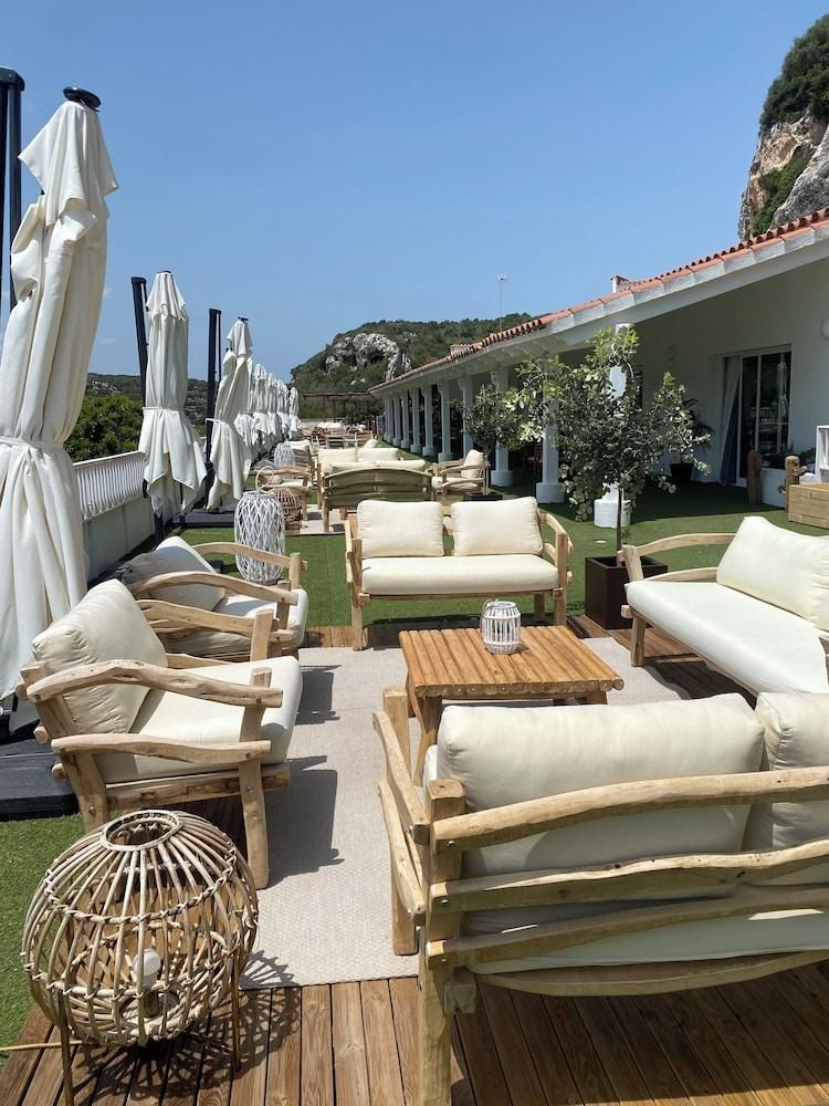 أوسبري مينوركا هوتل