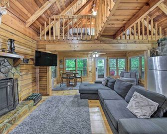 'deer Haven' Cabin: 5 Mi to Dtwn Blue Ridge! - Blue Ridge - Sala de estar