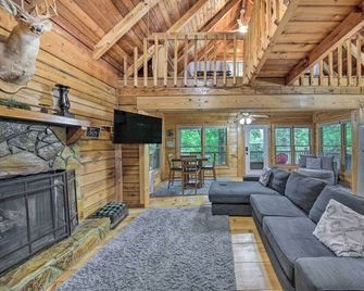 'deer Haven' Cabin: 5 Mi to Dtwn Blue Ridge! - Blue Ridge - Sala de estar