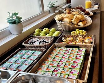 Citotel Du Tigre - Verdun - Buffet