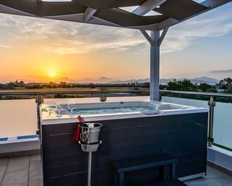 Asteria Pearl Villa 2 With Rooftop Jacuzzi - Tigaki - Balcony