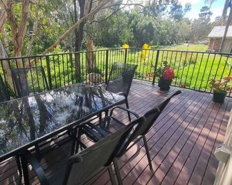 Modern 3 bed house in a quiet acreage - Burpengary - Balcony