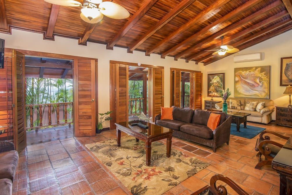 هوتل فيلاز ليريو