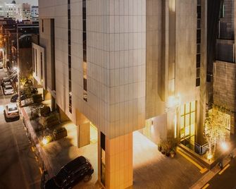 Hotel Gaden by Onyu stay - Suwon - Budova