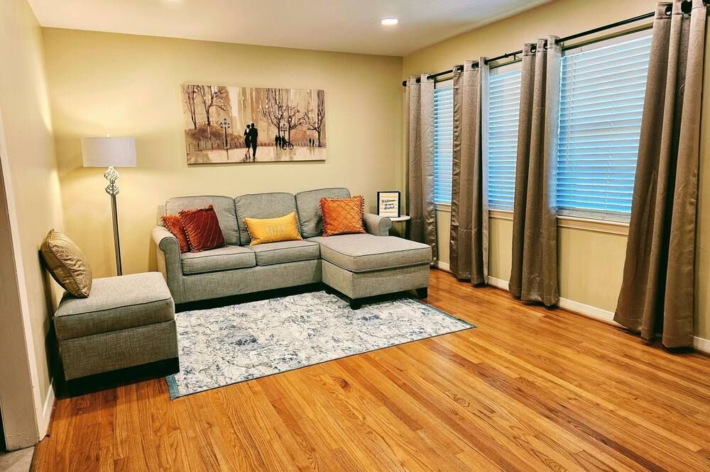3br Family Home, Great Neighborhood, Prime Location, Pet Friendly & Huge Yard - هيوستن - غرفة معيشة