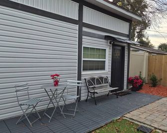 Charming Guest House Near Baldwin Park and Winter Park - Orlando - Patio