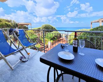 Sea view and ground floor Apartments le Dune - San Vincenzo - Balkon