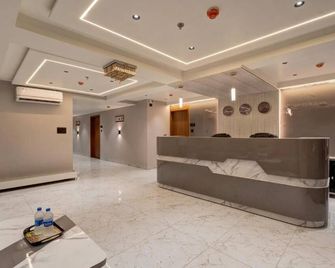 Hotel Shrimad Villa Gandhinagar - Gandhinagar - Front desk