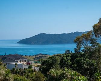 Huge 180 degree views of Doubtless Bay - Cable Bay - Bedroom