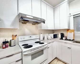 Si & Daniel Home Near Yvr Airport & Skytrain Separate Entry Free Parking - Richmond - Kitchen