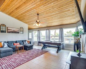 Direct Gulf Access: Hernando Beach Escape! - Spring Hill - Obývací pokoj