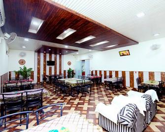 Spot On 42785 Mr Shawarma Family Restaurant & Hotel - Phagwāra - Restaurant
