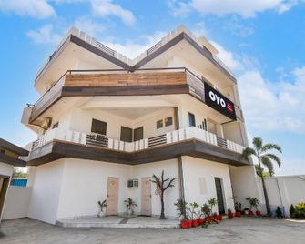 Hotel O Side View - Unnāo - Building