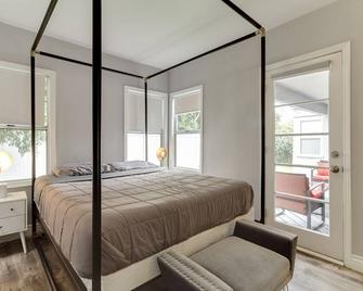 Picfair Village Modern Glam House - Los Angeles - Bedroom