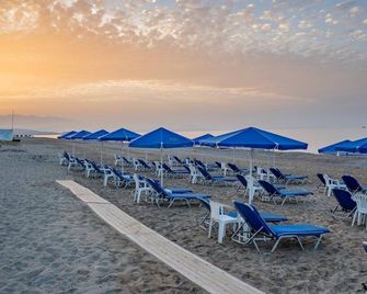 Hotel Kathrin Beach - Аделіанос-Камбос - Пляж