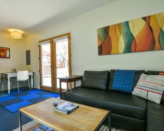 Stella Ruby Cottages (Scarlet) - Steps to Downtown! - Moab - Soggiorno