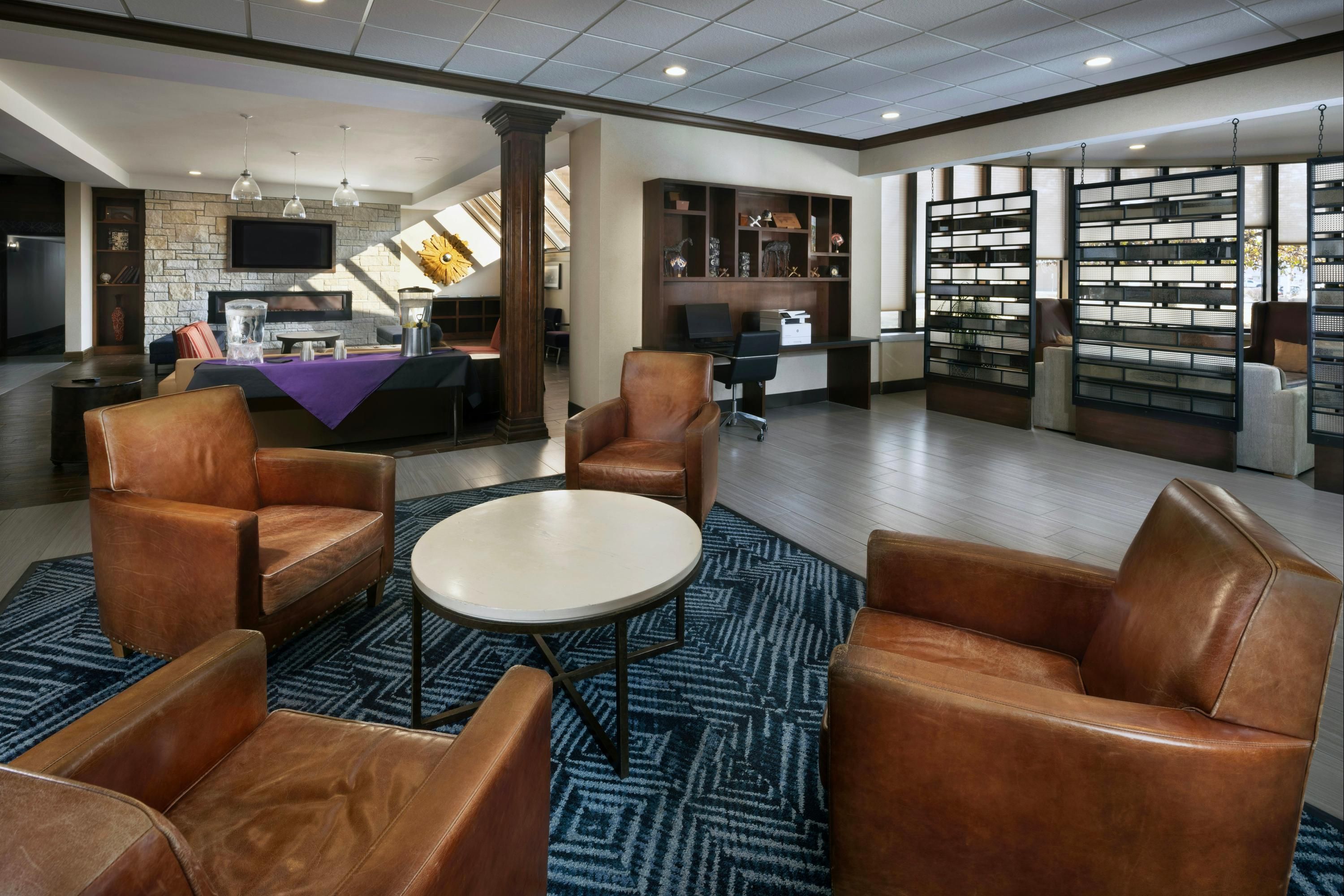 DoubleTree by Hilton Manhattan - Manhattan - Lounge