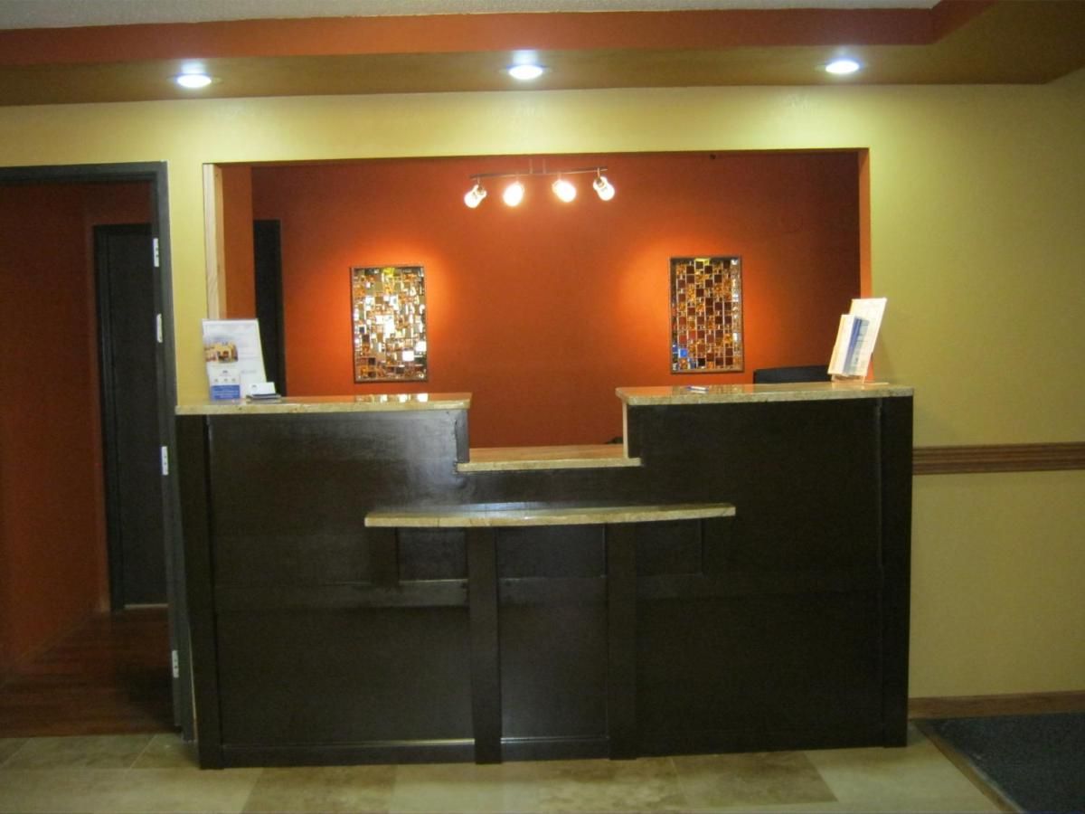 Burnsville Inn & Suites thumbnail 2
