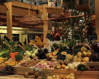 Beautiful barn with pool, in the heart of the Tarn countryside - Villefranche-d'Albigeois - Restaurante