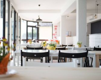 Lake Como Beach Hostel - Domaso - Restaurant